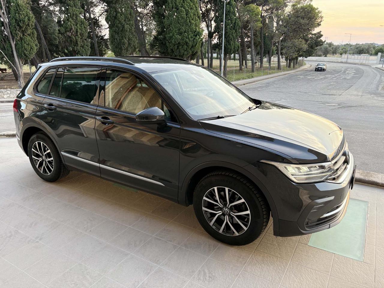VOLKSWAGEN Tiguan 2.0 TDI 150 CV SCR DSG Life - 3