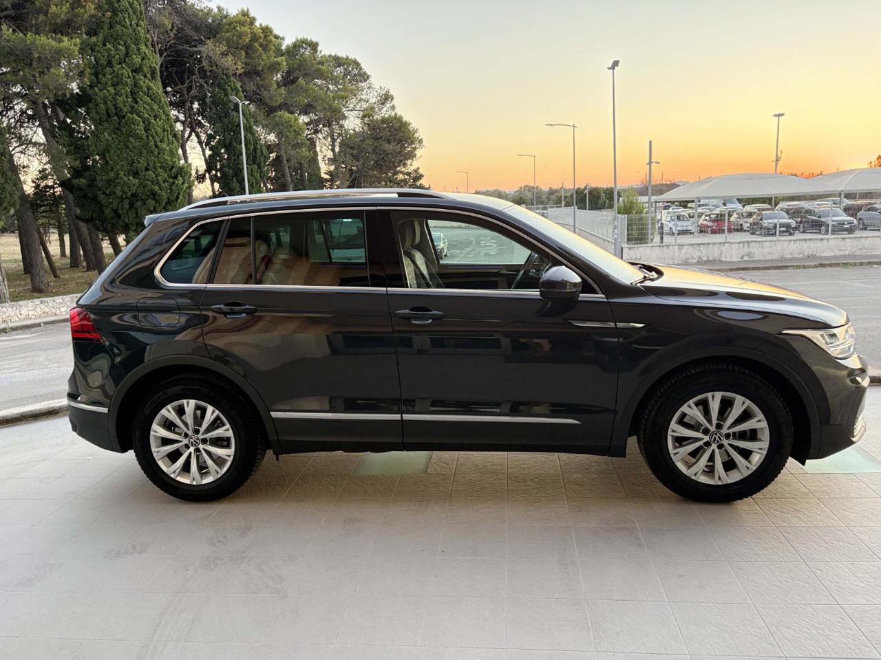VOLKSWAGEN Tiguan 2.0 TDI 150 CV SCR DSG Life - 4