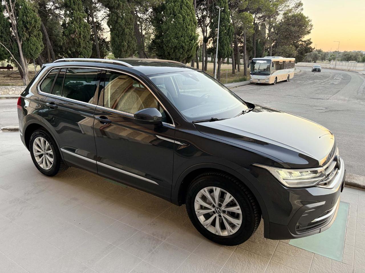 VOLKSWAGEN Tiguan 2.0 TDI 150 CV SCR DSG Life - 3