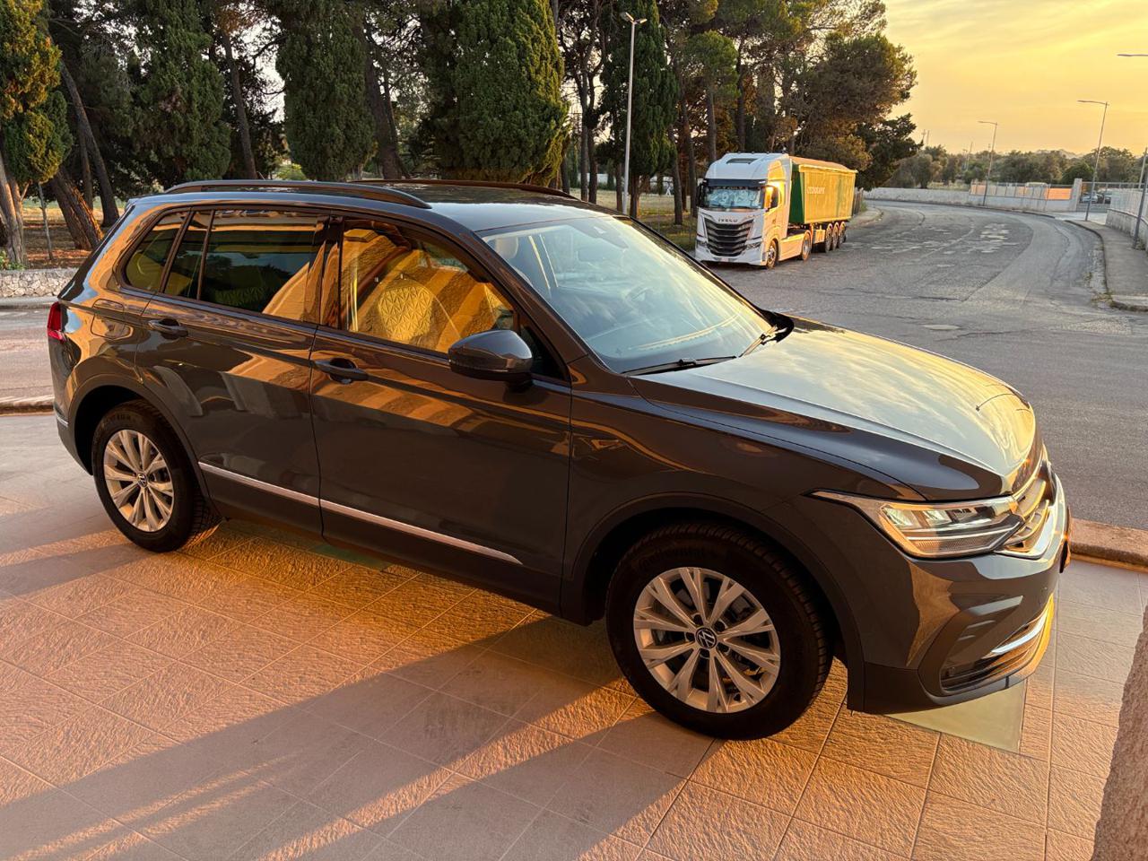 VOLKSWAGEN Tiguan 2.0 TDI 150 CV SCR DSG Life - 3