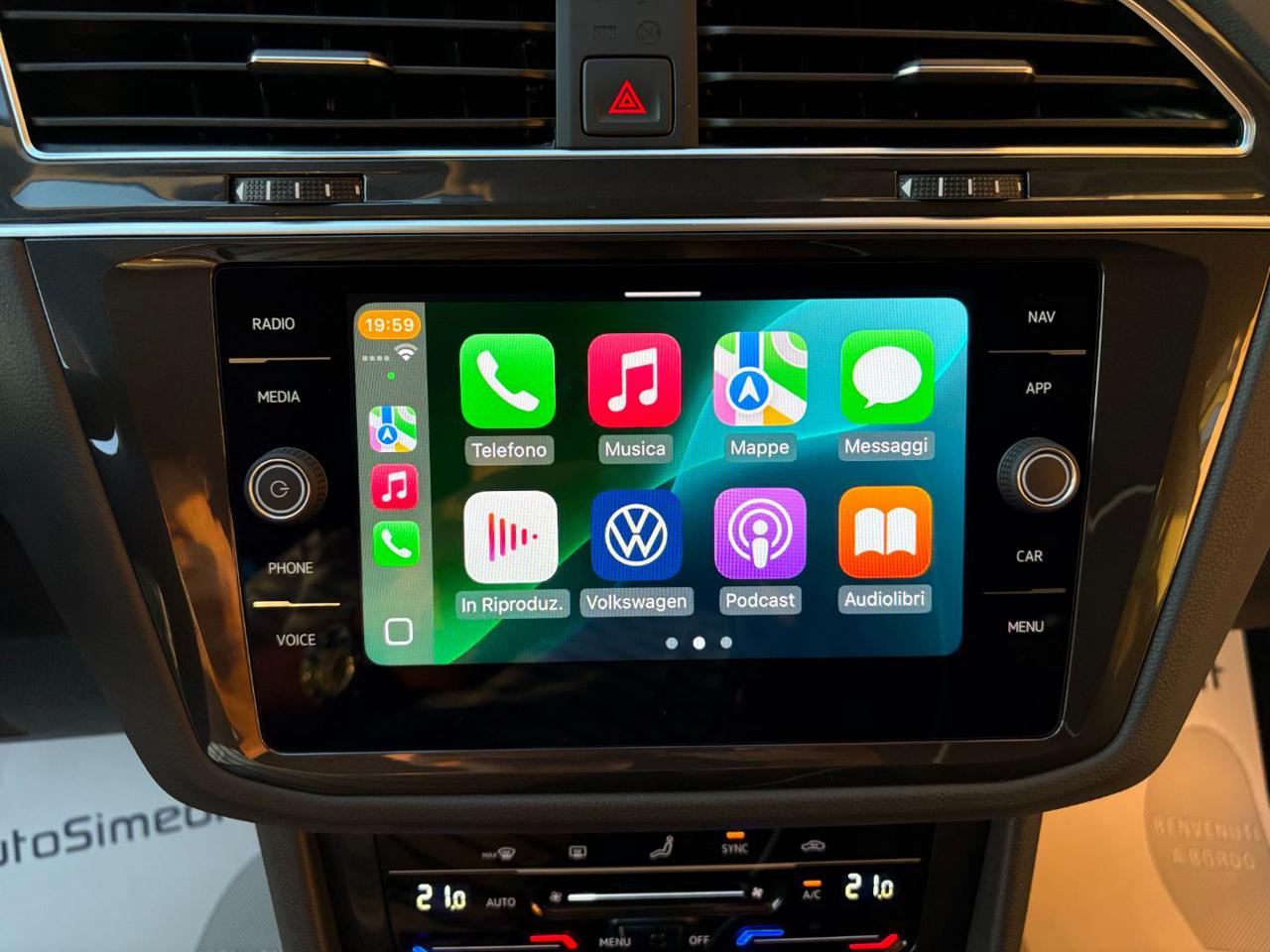 VOLKSWAGEN Tiguan 2.0 TDI 150 CV SCR DSG Life - 17