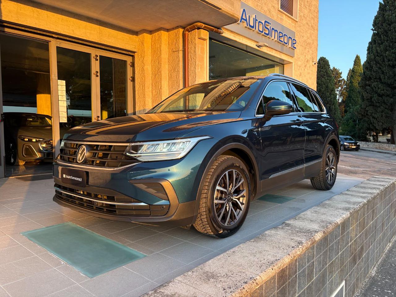 VOLKSWAGEN Tiguan 2.0 TDI 150 CV SCR DSG Life VIRTUAL - 1