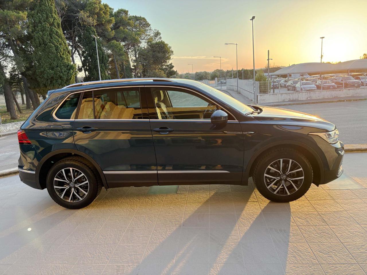 VOLKSWAGEN Tiguan 2.0 TDI 150 CV SCR DSG Life VIRTUAL - 4