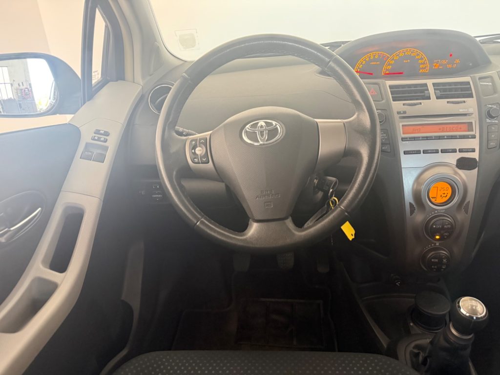 TOYOTA Yaris 1.0 5PORTE Sol - 10