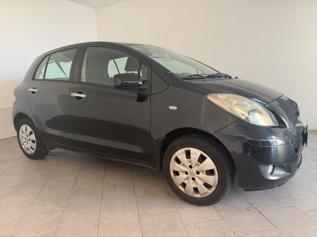 TOYOTA Yaris 1.0 5PORTE Sol - 2