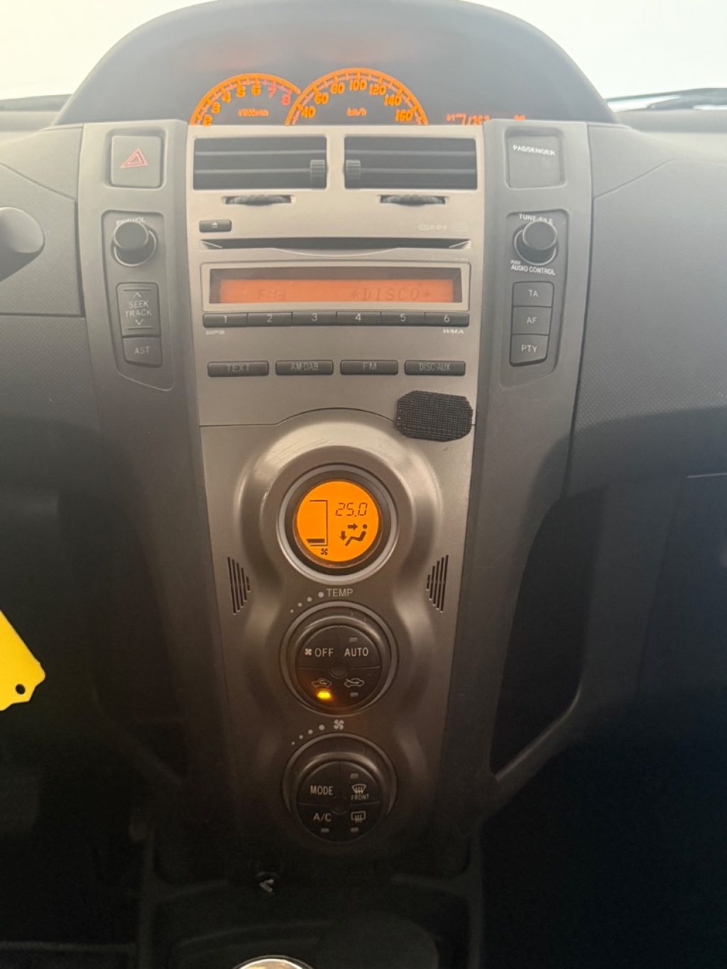 TOYOTA Yaris 1.0 5PORTE Sol - 11