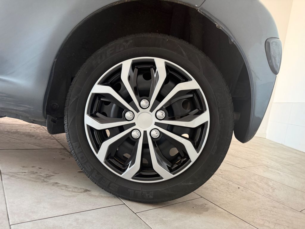 TOYOTA Aygo 1.0 12V VVT-i 3. porte Sol - 12