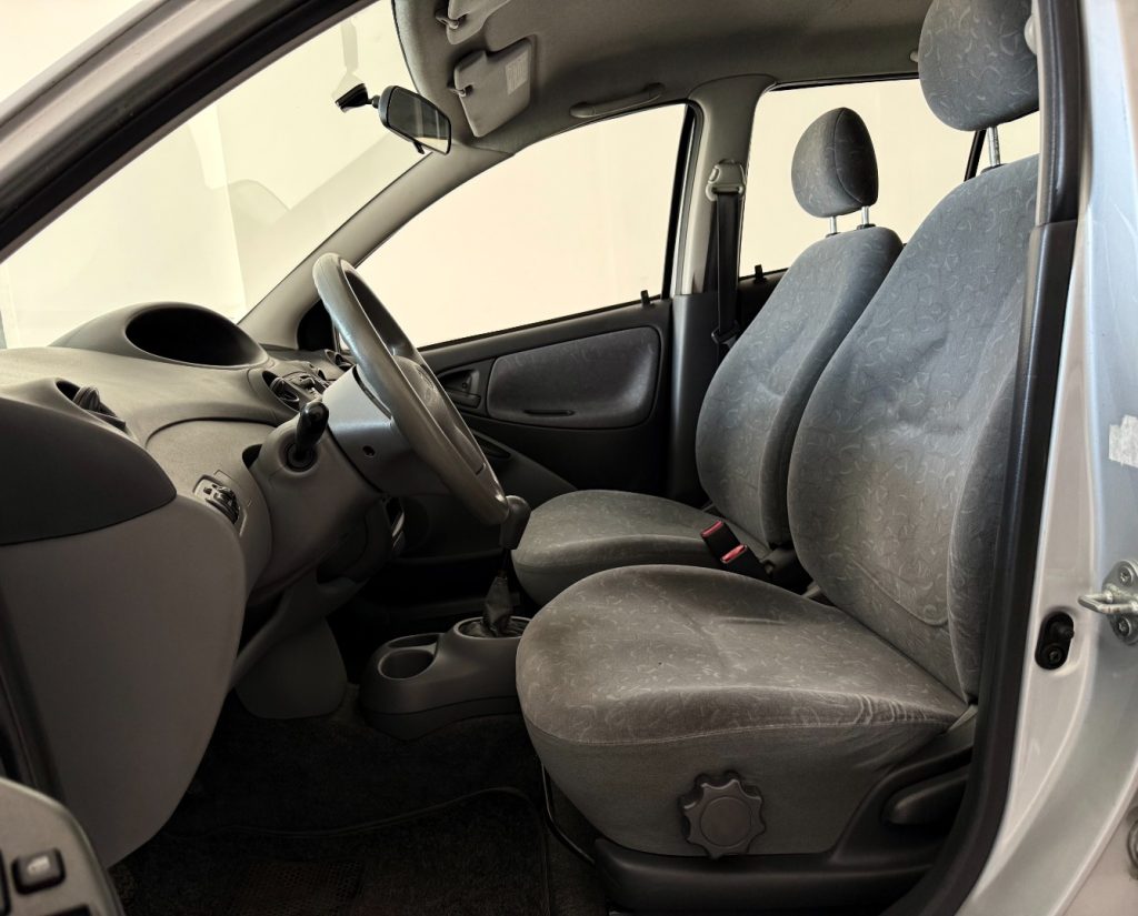 TOYOTA Yaris 1.0i 16V cat 5 porte Sol - 9