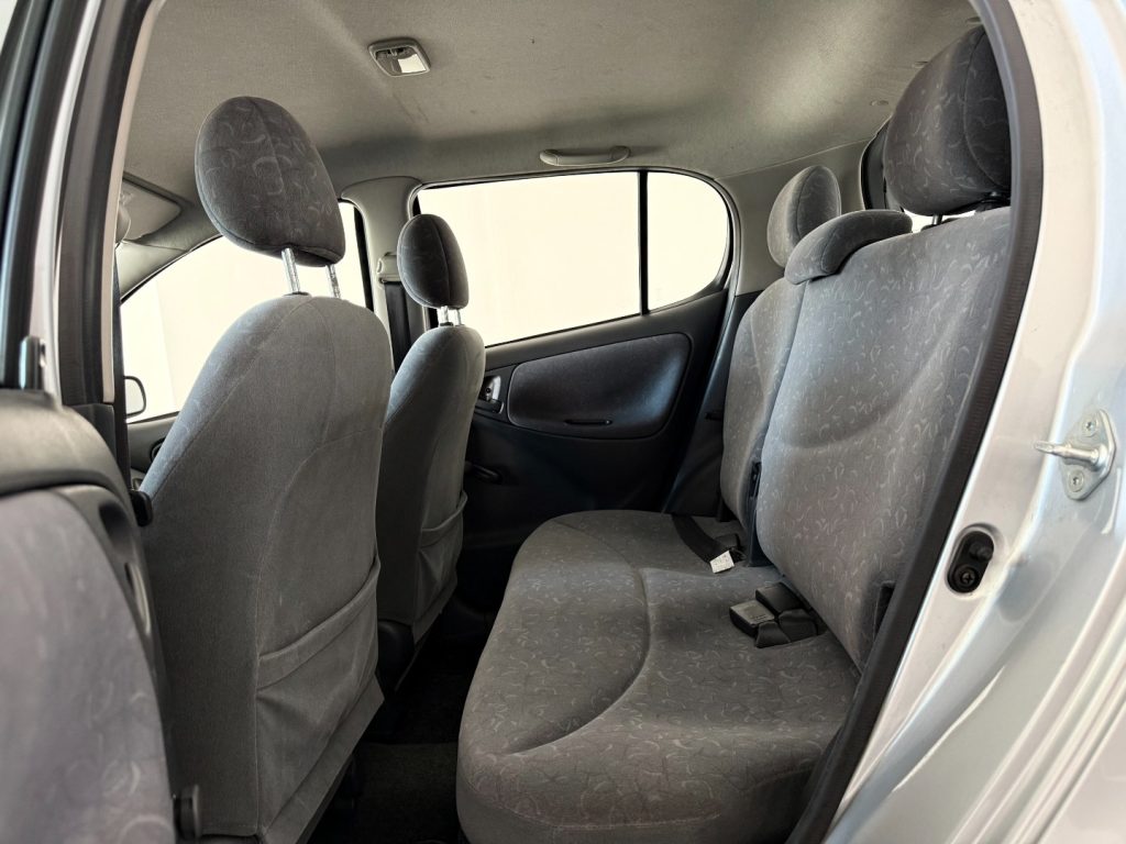 TOYOTA Yaris 1.0i 16V cat 5 porte Sol - 10
