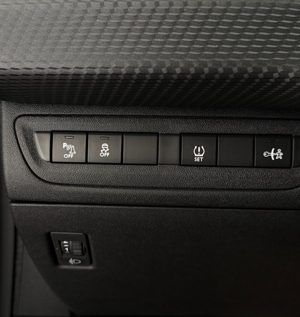PEUGEOT 2008 1° serie PureTech 82 Allure - 22