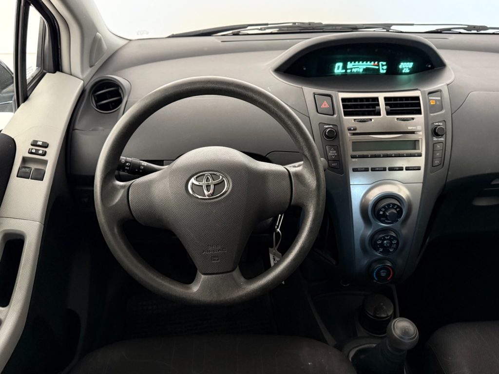 TOYOTA Yaris 1.0 5 porte Luxury pack - 14