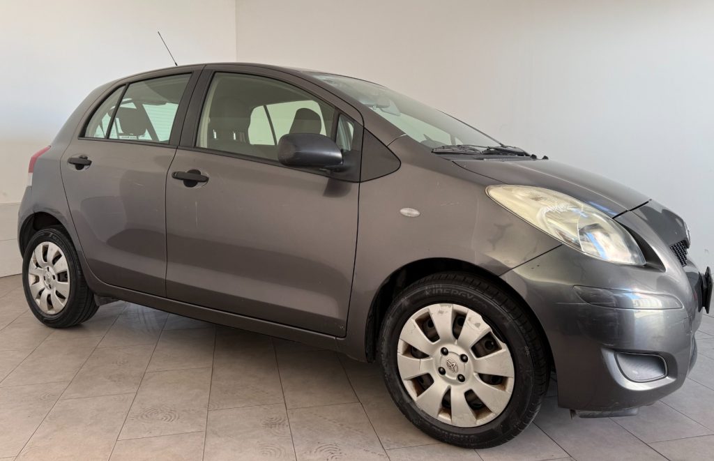 TOYOTA Yaris 1.0 5 porte Luxury pack - 2