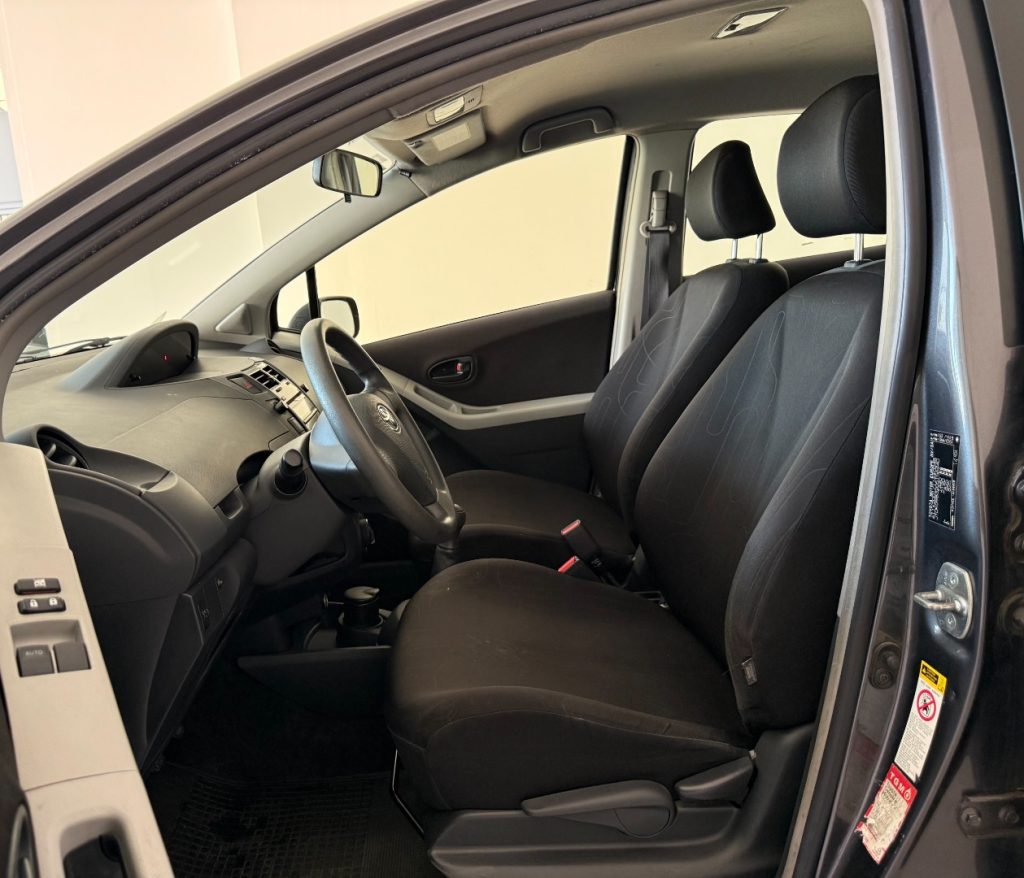 TOYOTA Yaris 1.0 5 porte Luxury pack - 9