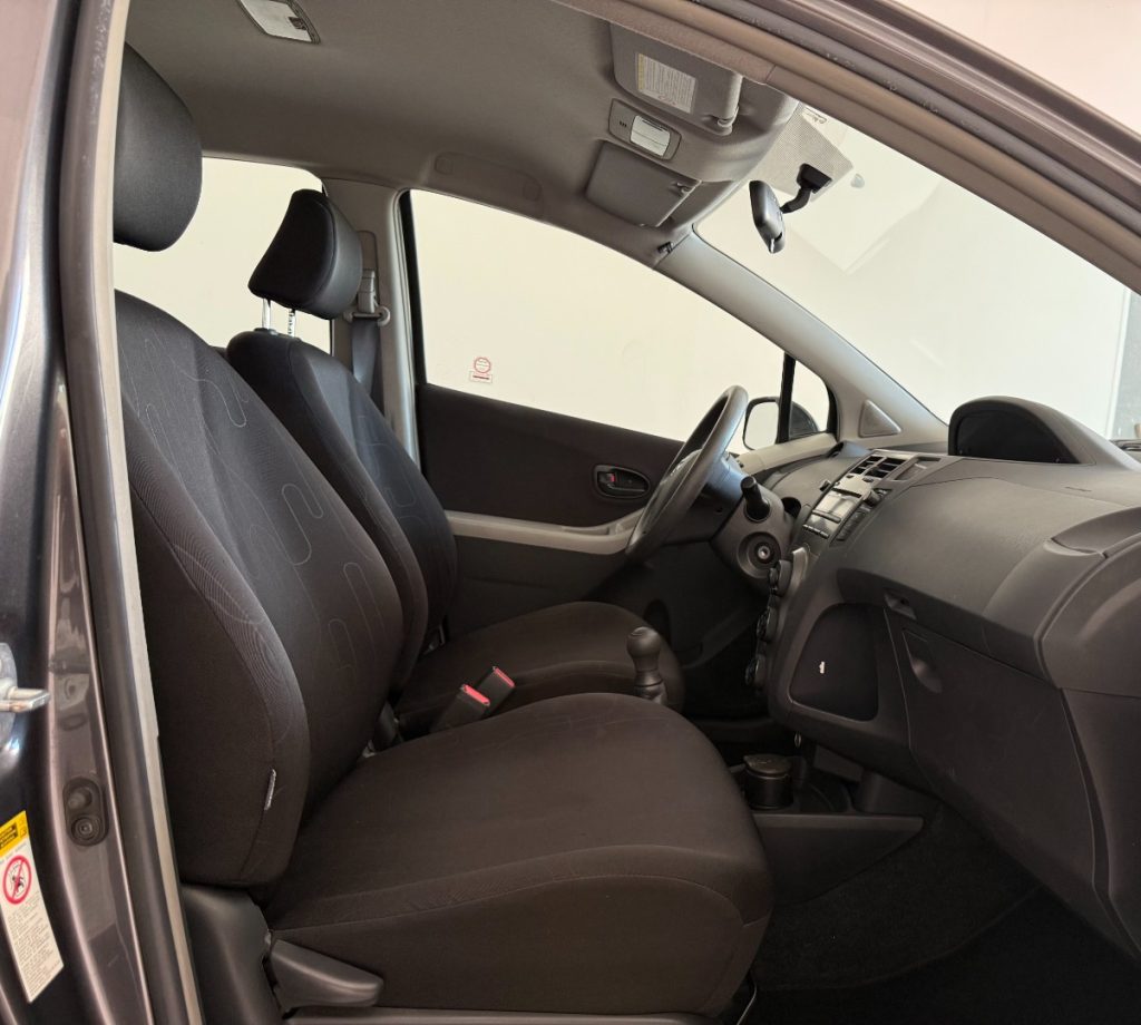 TOYOTA Yaris 1.0 5 porte Luxury pack - 11