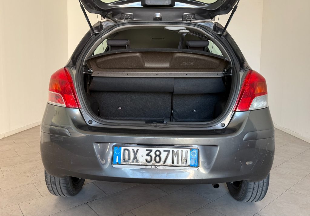 TOYOTA Yaris 1.0 5 porte Luxury pack - 7