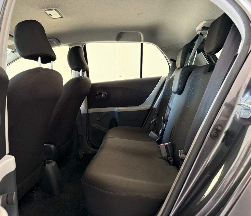 TOYOTA Yaris 1.0 5 porte Luxury pack - 10