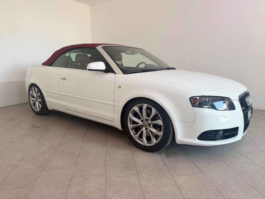 AUDI A4 Cabriolet 2.0 16V TFSI multitronic SLINE - 25