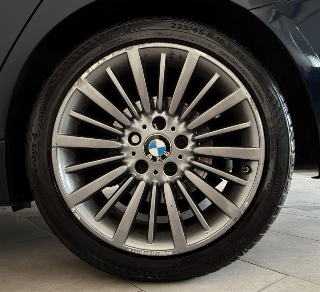 BMW 320 d xDrive Touring Luxury - 8