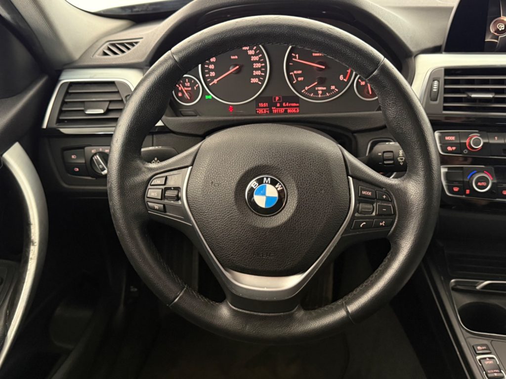 BMW 320 d xDrive Touring Luxury - 15
