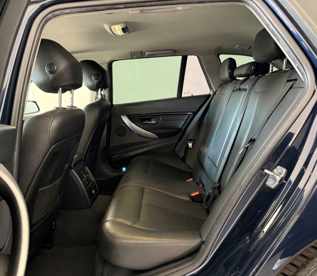BMW 320 d xDrive Touring Luxury - 10
