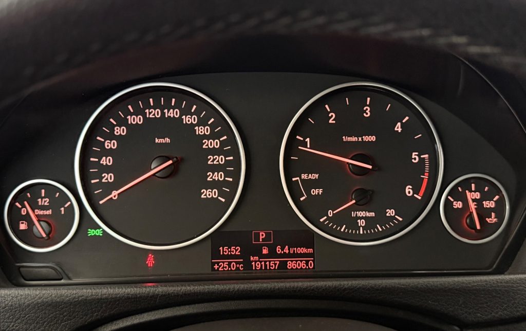 BMW 320 d xDrive Touring Luxury - 16