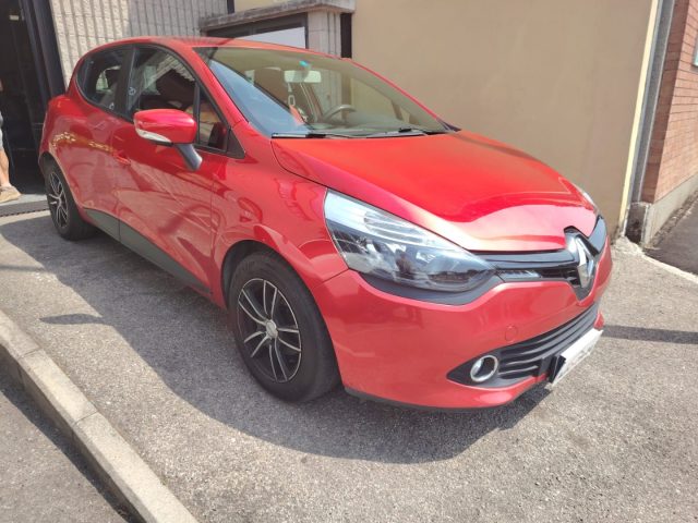 RENAULT Clio Rosso Fiamma metallizzato