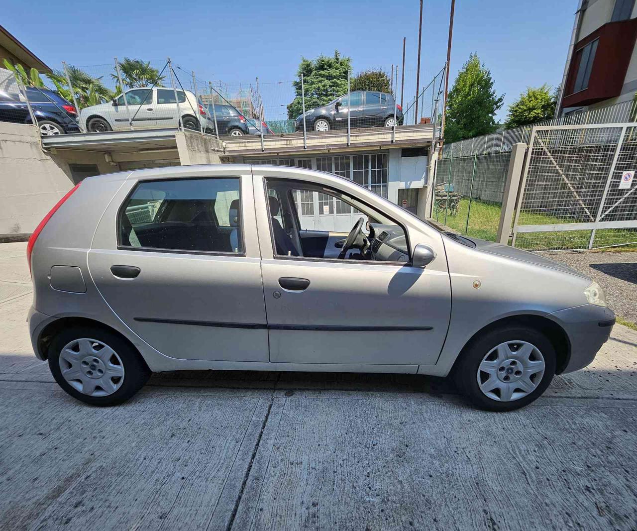 FIAT Punto 1.2 16V 5 porte Dynamic - 8