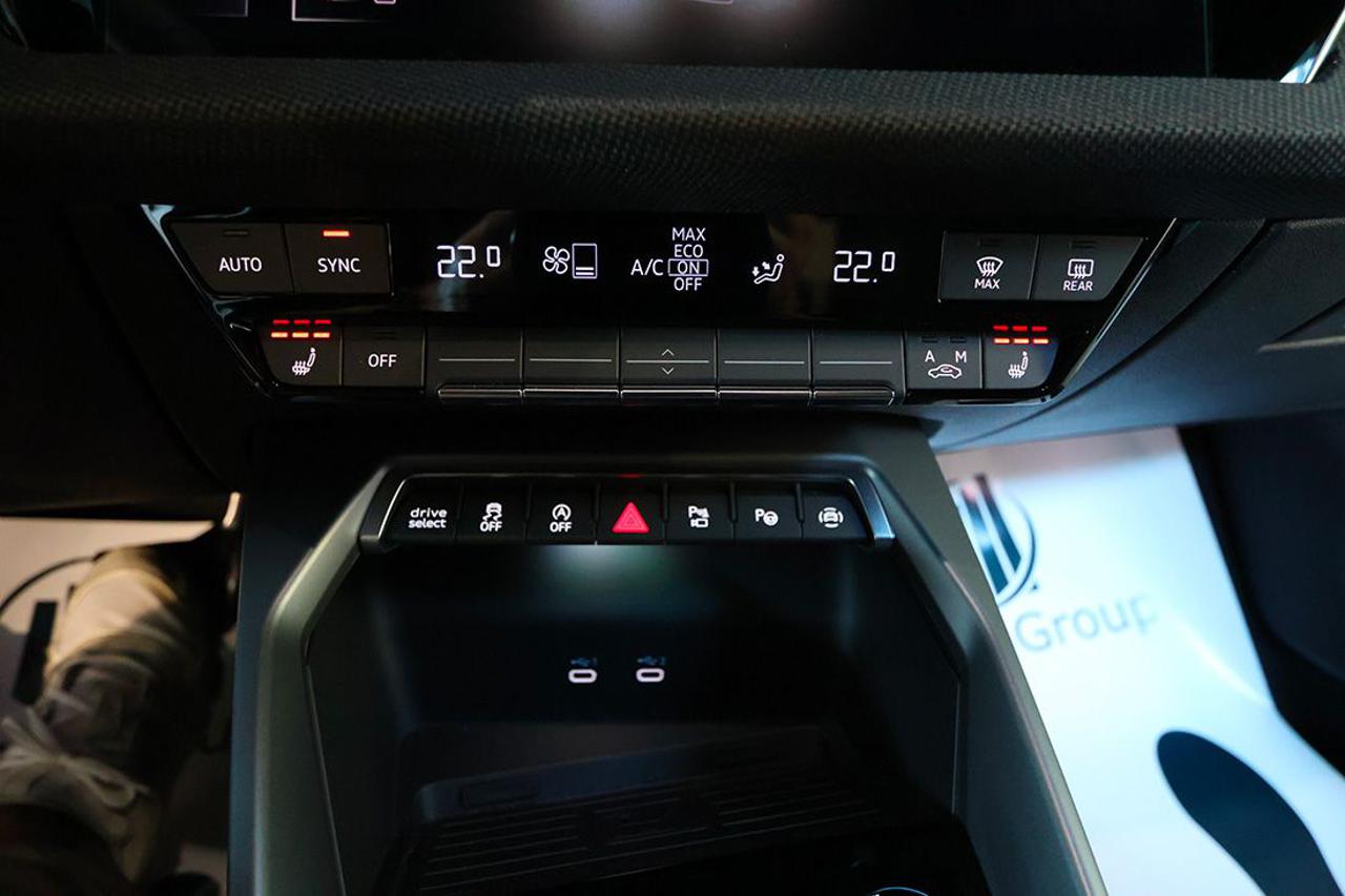 AUDI A3 35 TDI Sedan S-Tronic S-Line - 37