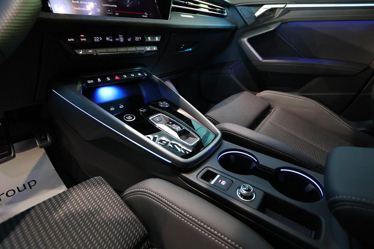 AUDI A3 35 TDI Sedan S-Tronic S-Line - 38