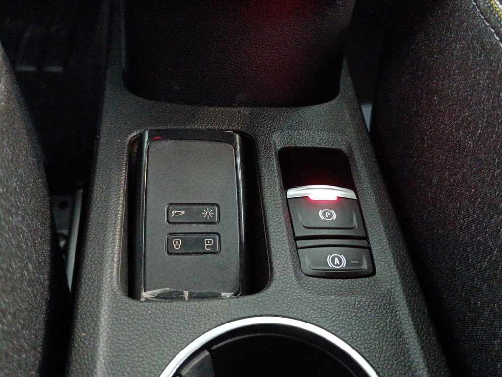 RENAULT Captur TCe 90 CV Techno - 23