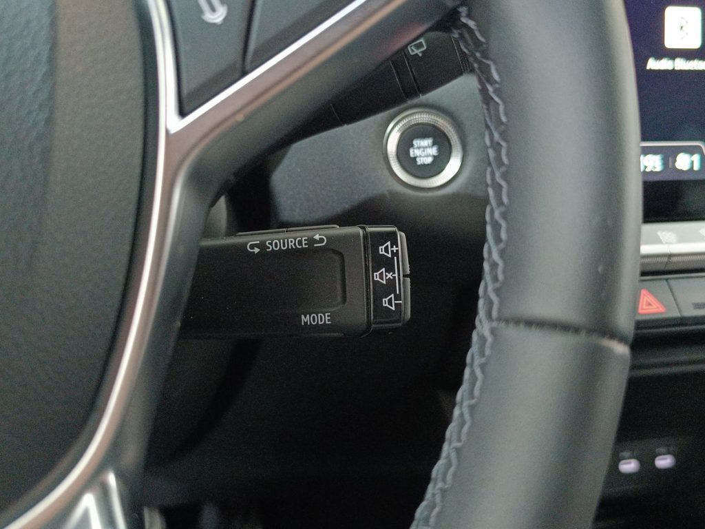 RENAULT Captur TCe 90 CV Techno - 24