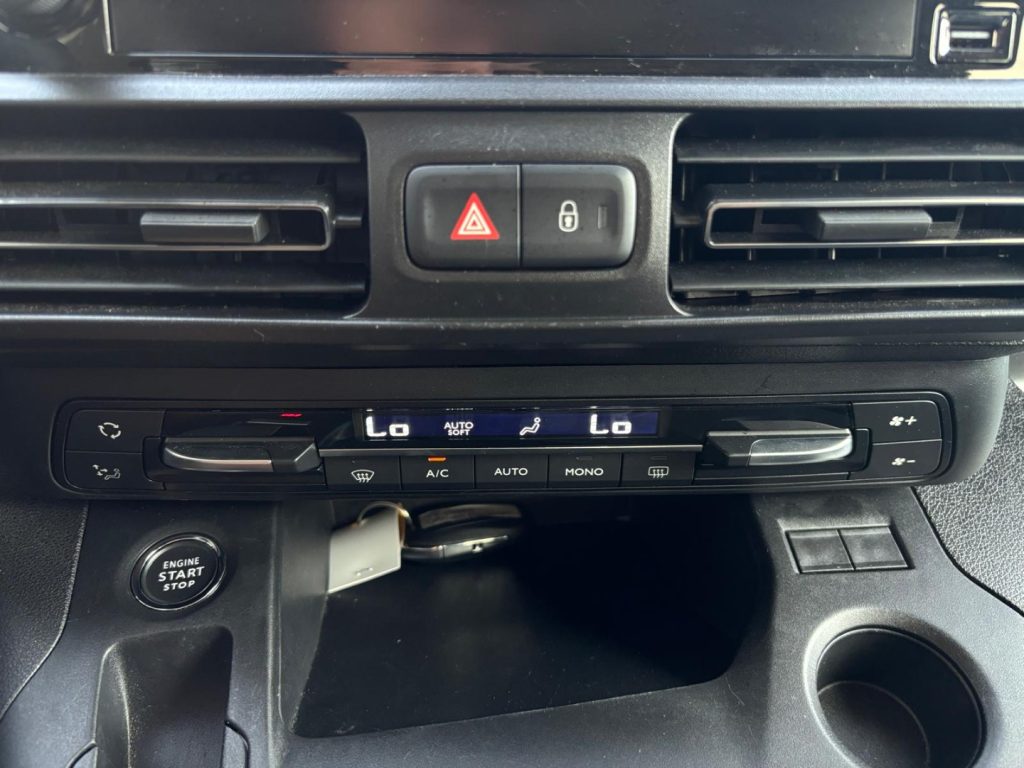 CITROEN Berlingo 1.5 blue-HDI Shine M *RETROCAMERA*NAVI - 15