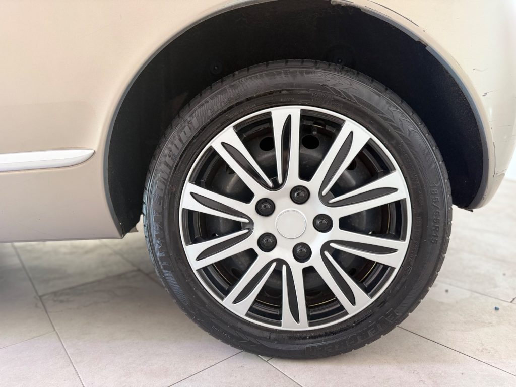 LANCIA Ypsilon 1.2 69 CV Argento - 16