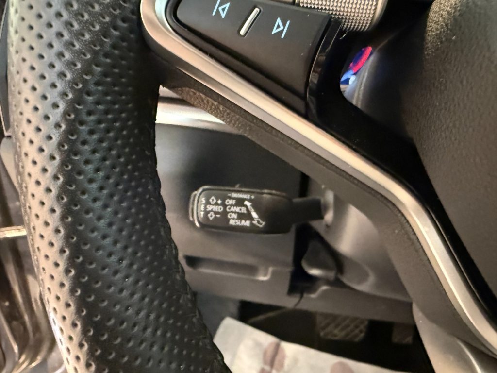 SKODA Karoq 2.0 TDI DSG Selection LED ACC Camera Travel - 9