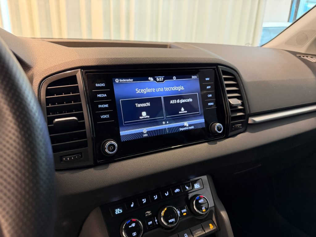 SKODA Karoq 2.0 TDI DSG Selection LED ACC Camera Travel - 11