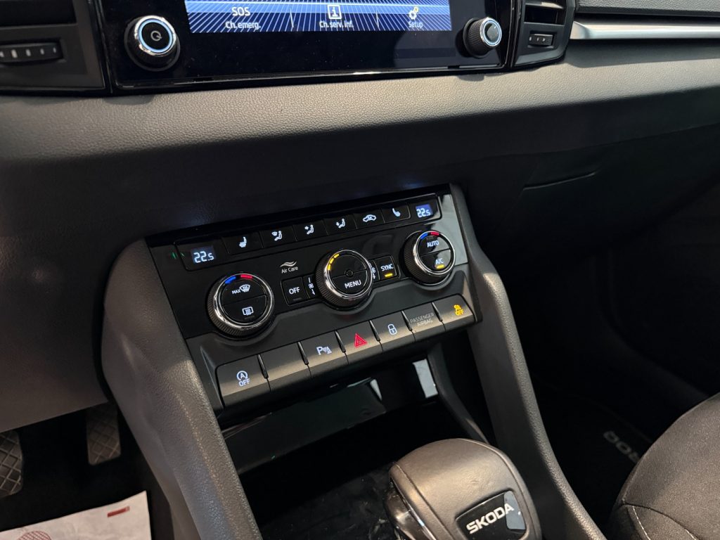 SKODA Karoq 2.0 TDI DSG Selection LED ACC Camera Travel - 13