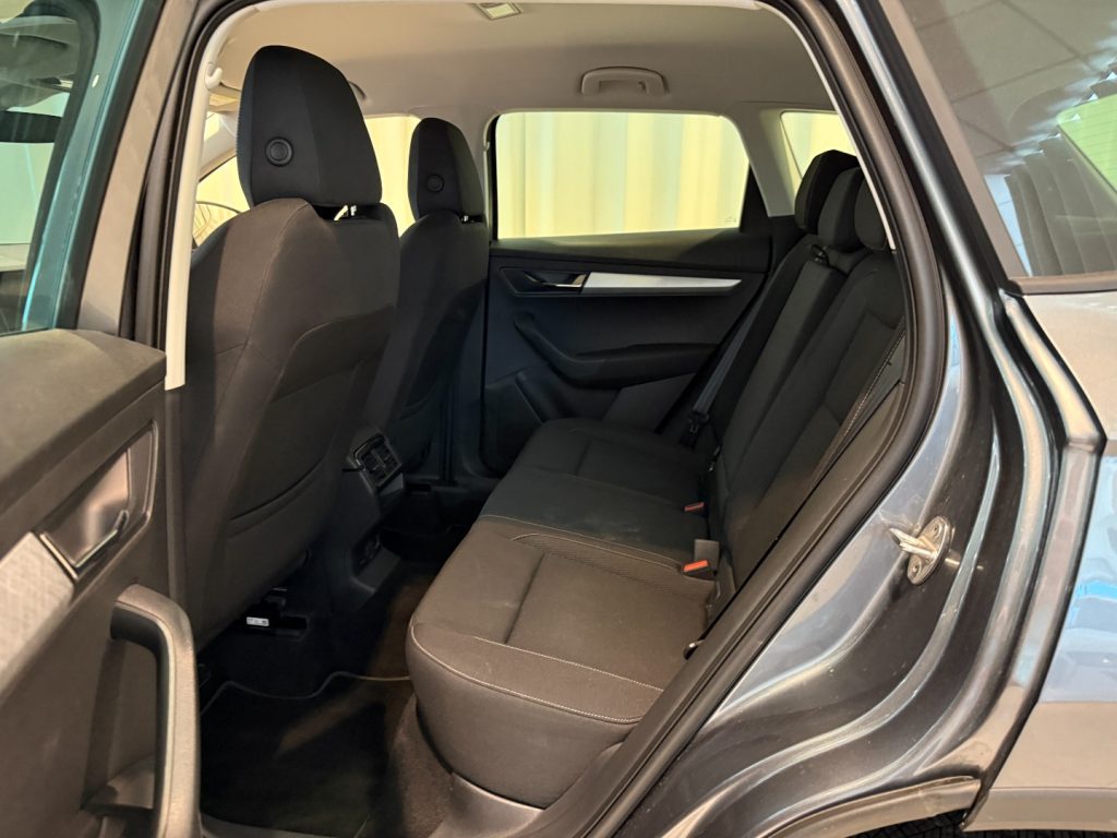 SKODA Karoq 2.0 TDI DSG Selection LED ACC Camera Travel - 5