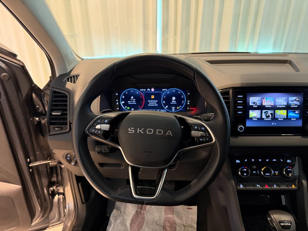 SKODA Karoq 2.0 TDI DSG Selection LED ACC Camera Travel - 17