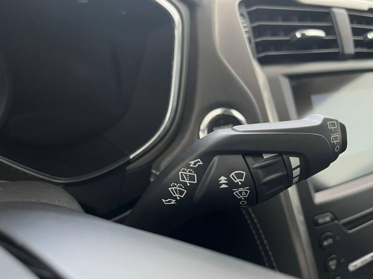 FORD Mondeo Full Hybrid 2.0 187 CV eCVT SW Vignale - 16