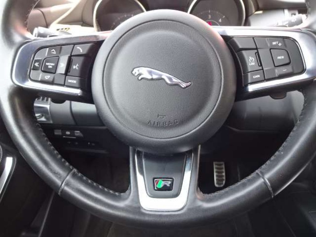 JAGUAR E-Pace 2.0d i4 R-Dynamic awd 180cv auto IVA ESPOSTA - 13