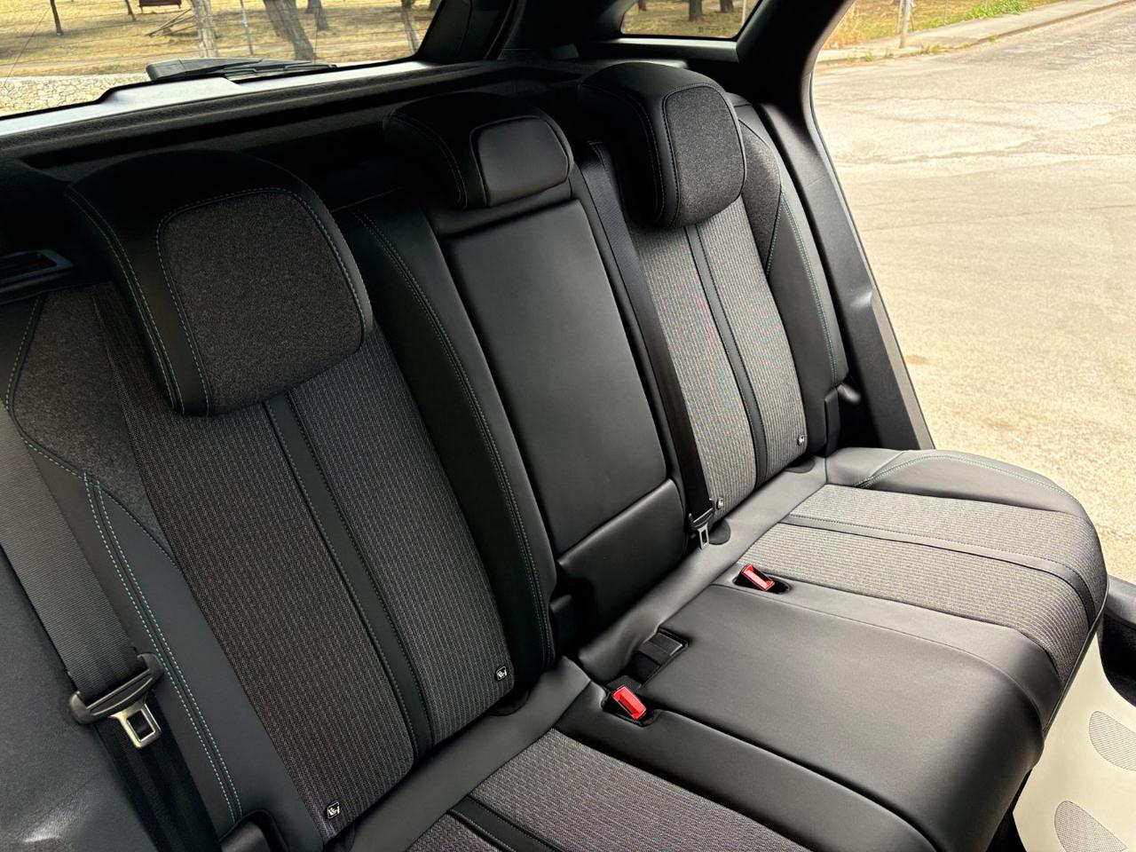PEUGEOT 3008 1.5 BlueHDi 130 S&S Allure Pack C.AUTOMATICO - 21