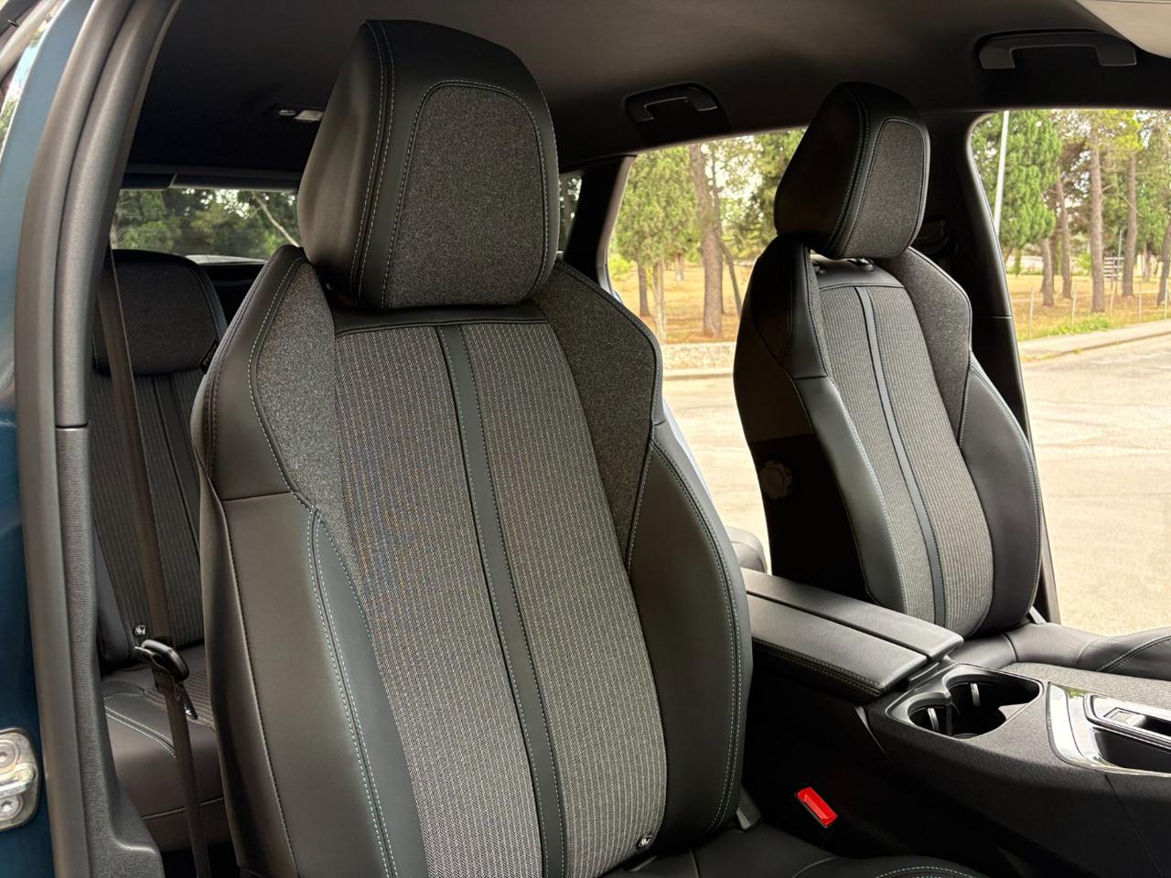 PEUGEOT 3008 1.5 BlueHDi 130 S&S Allure Pack C.AUTOMATICO - 10