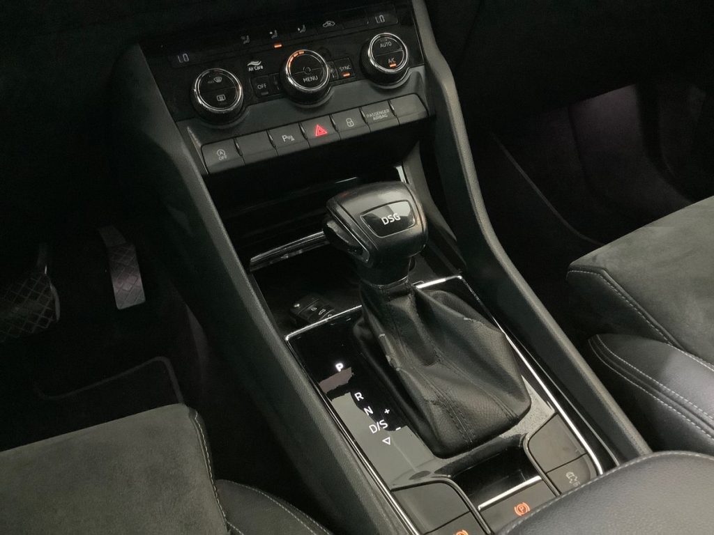 SKODA Karoq 1.6 TDI SCR DSG Style - 8