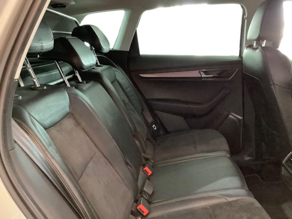 SKODA Karoq 1.6 TDI SCR DSG Style - 11