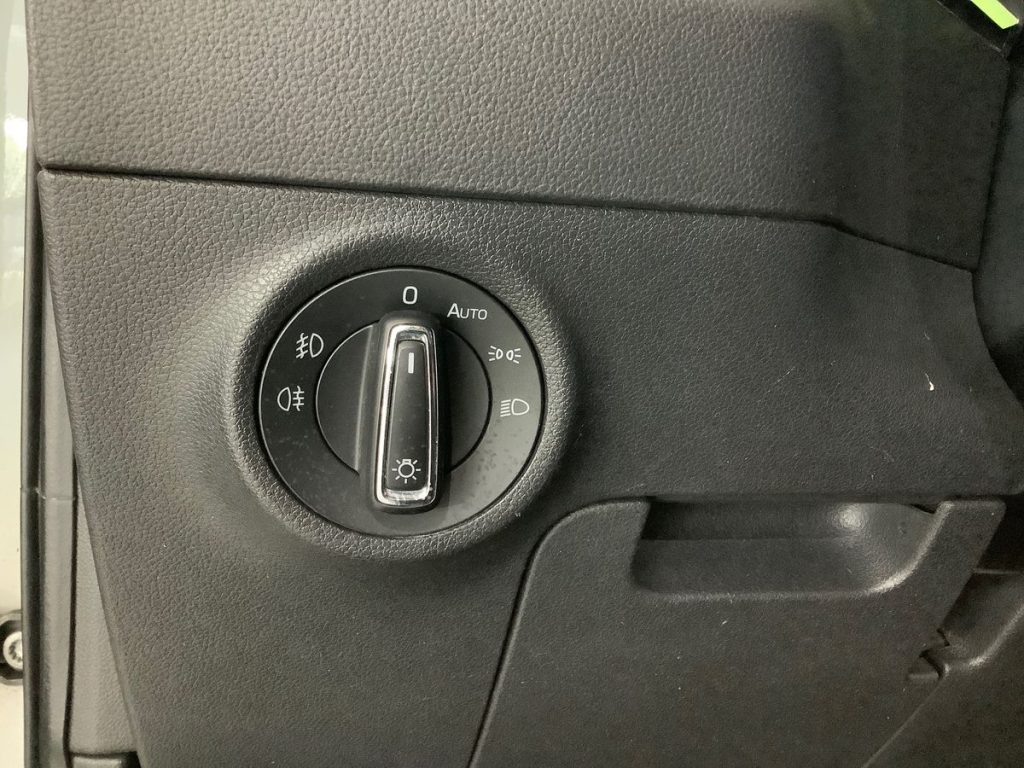 SKODA Karoq 1.6 TDI SCR DSG Style - 19