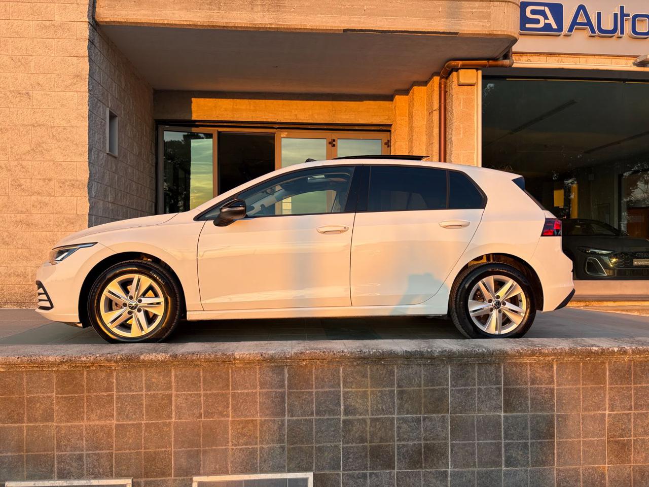 VOLKSWAGEN Golf 2.0 TDI DSG SCR Life TETTO-LUCI AMBIENTE - 7