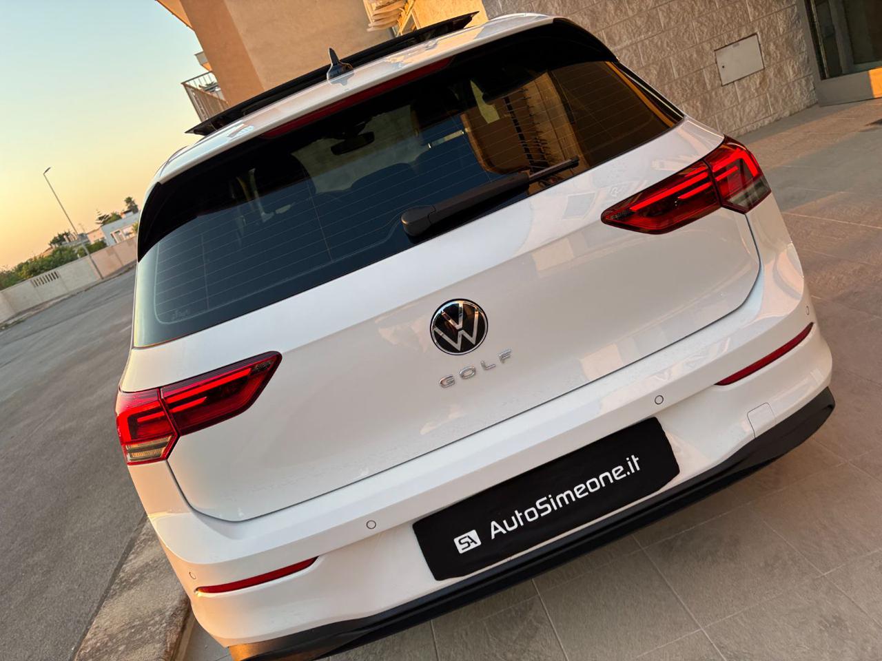 VOLKSWAGEN Golf 2.0 TDI DSG SCR Life TETTO-LUCI AMBIENTE - 29