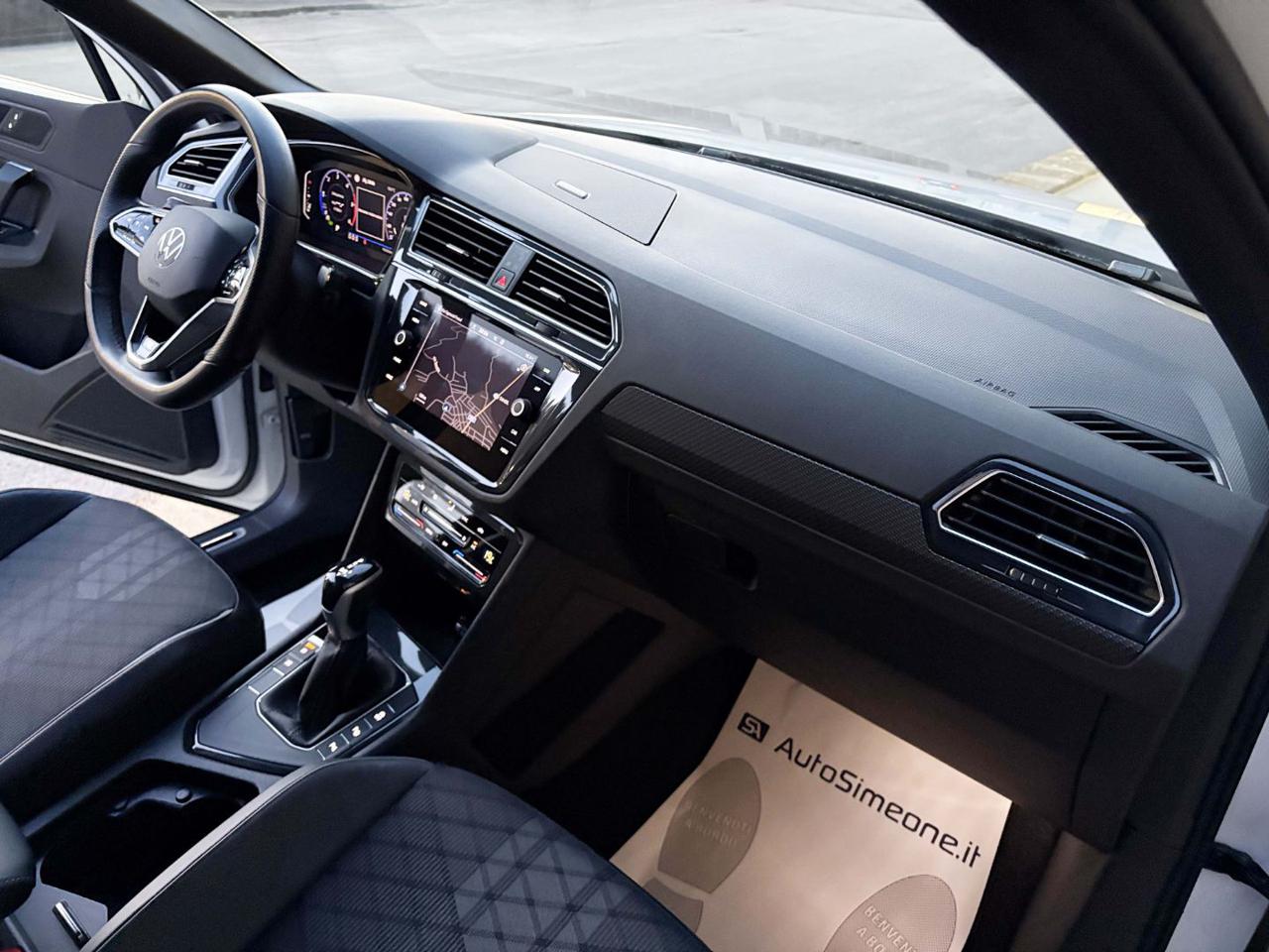 VOLKSWAGEN Tiguan 2.0 TDI 150 CV SCR DSG R-Line LUCI AMBIENTE - 15