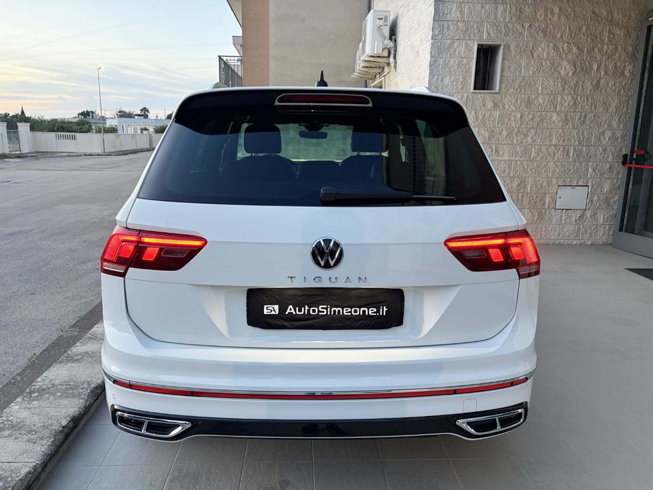VOLKSWAGEN Tiguan 2.0 TDI 150 CV SCR DSG R-Line LUCI AMBIENTE - 6