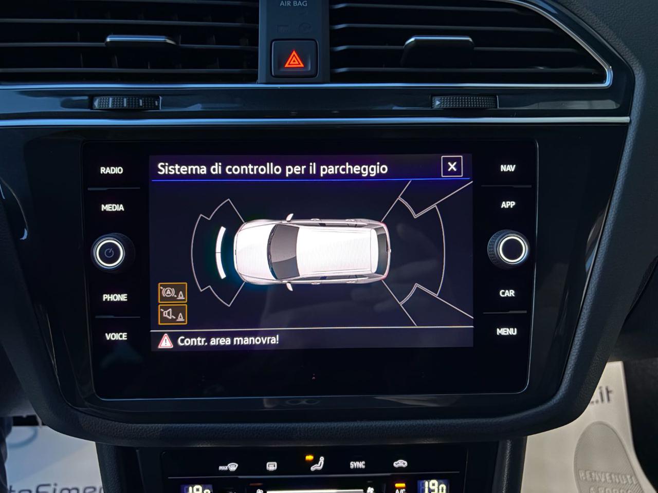 VOLKSWAGEN Tiguan 2.0 TDI 150 CV SCR DSG R-Line LUCI AMBIENTE - 30